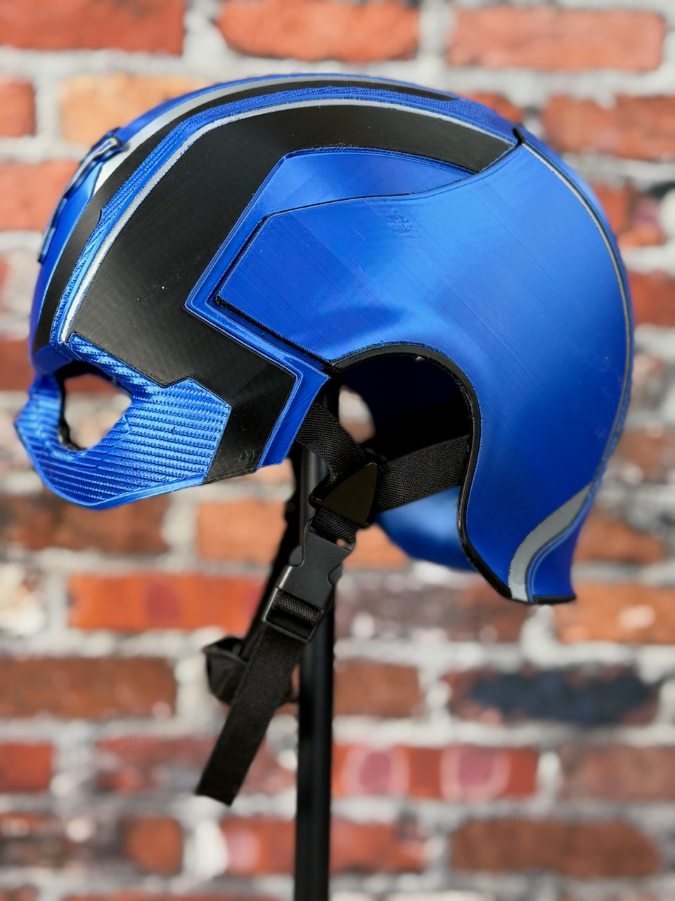 Detroit-Inspired Blue and Silver Liberty Defender Helmet